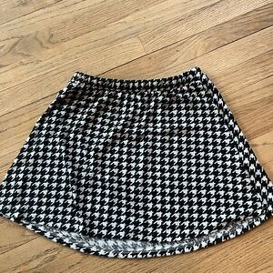 Woman’s size XS black and white skirt